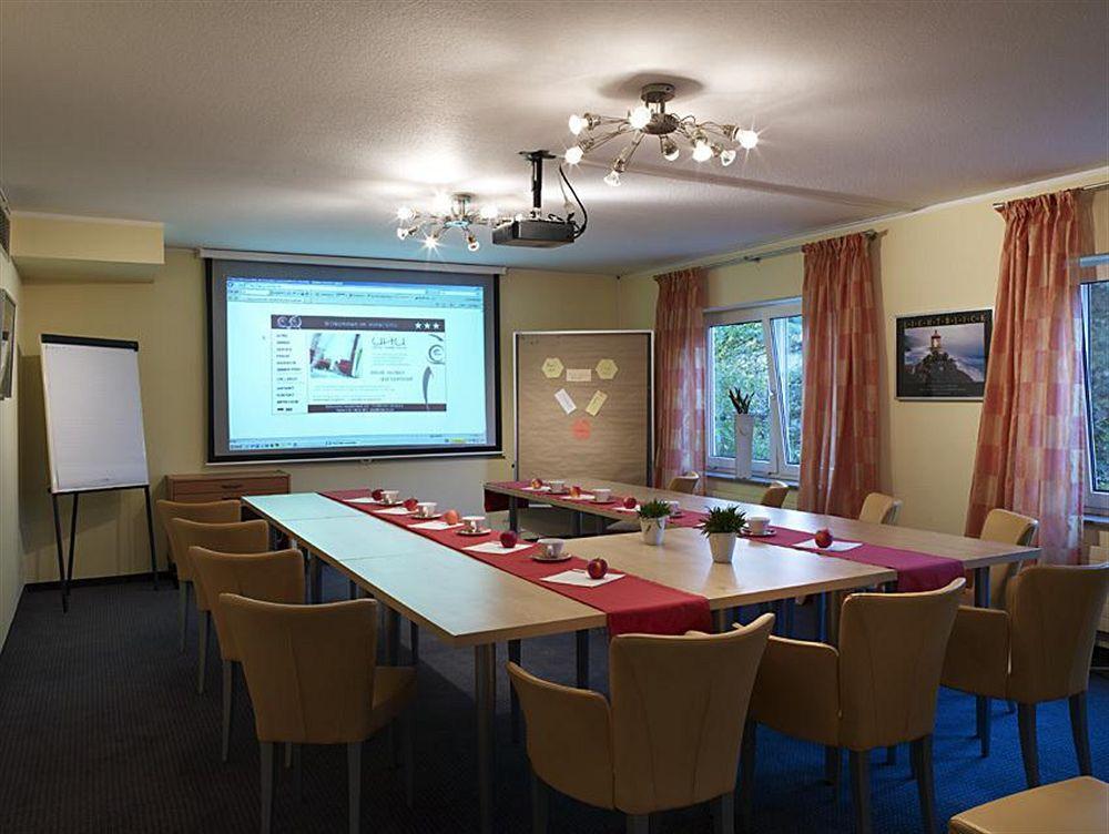 Uhu Garni 3* Köln