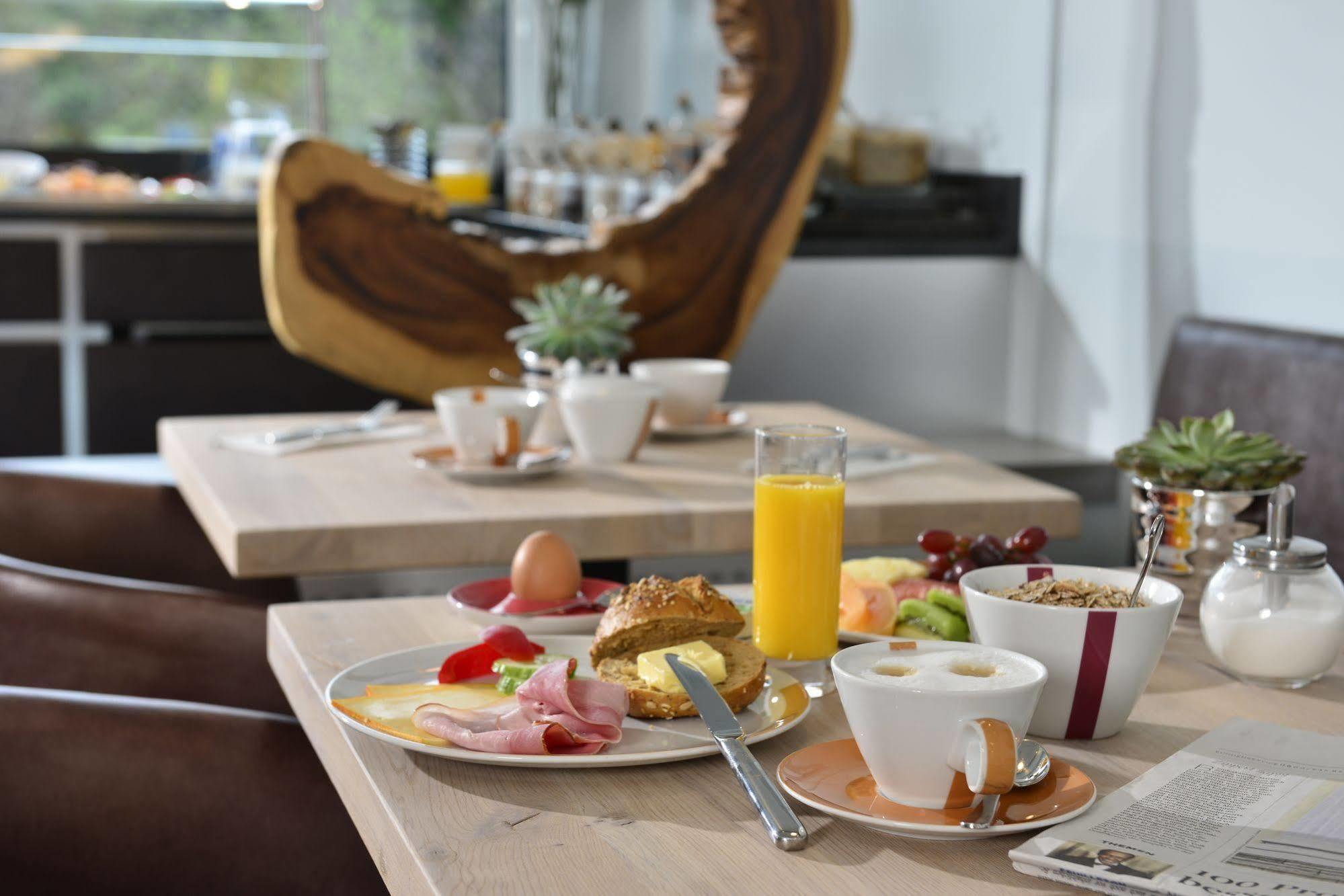 Uhu Garni 3* Köln